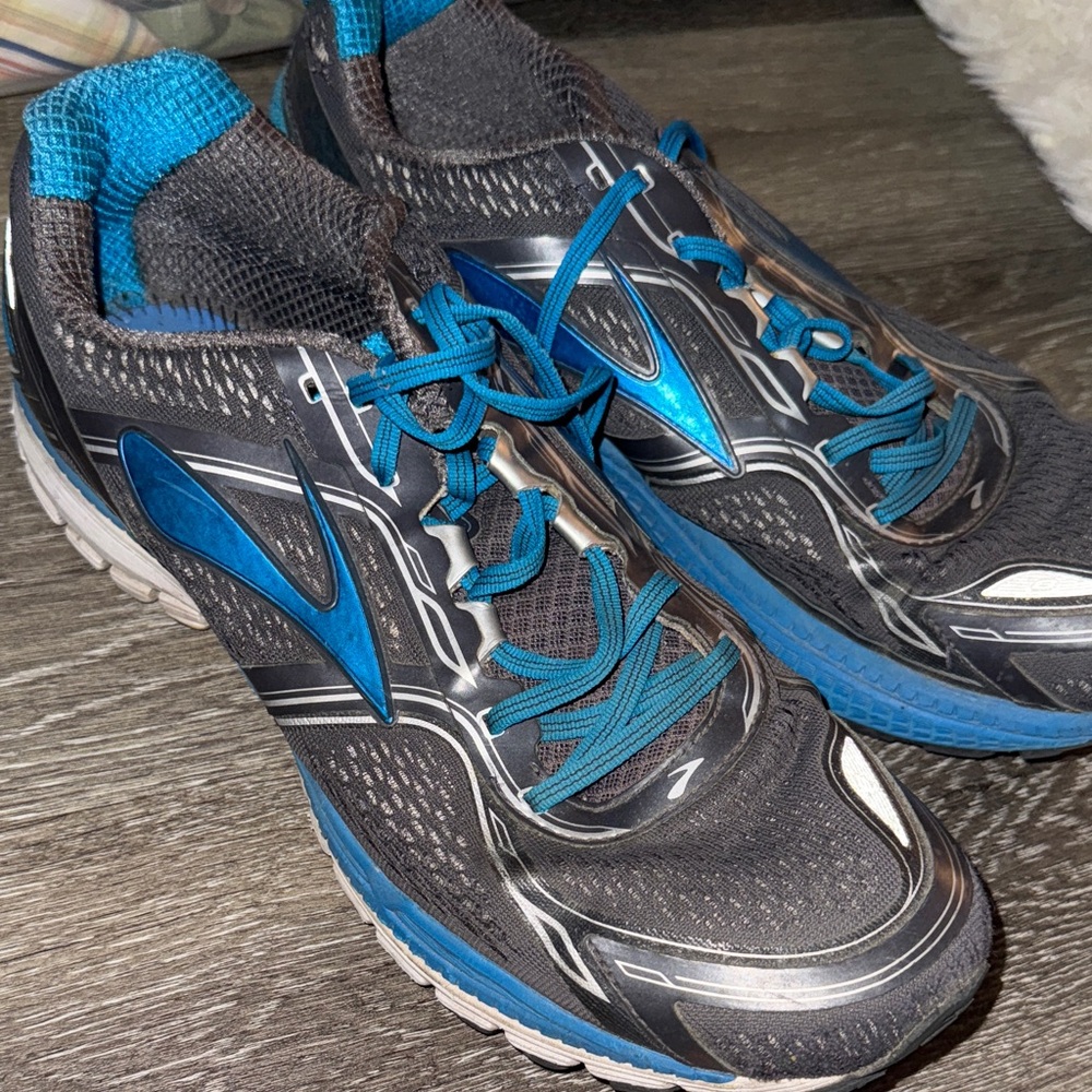 Brooks Men's Black and Blue Athletic Shoes